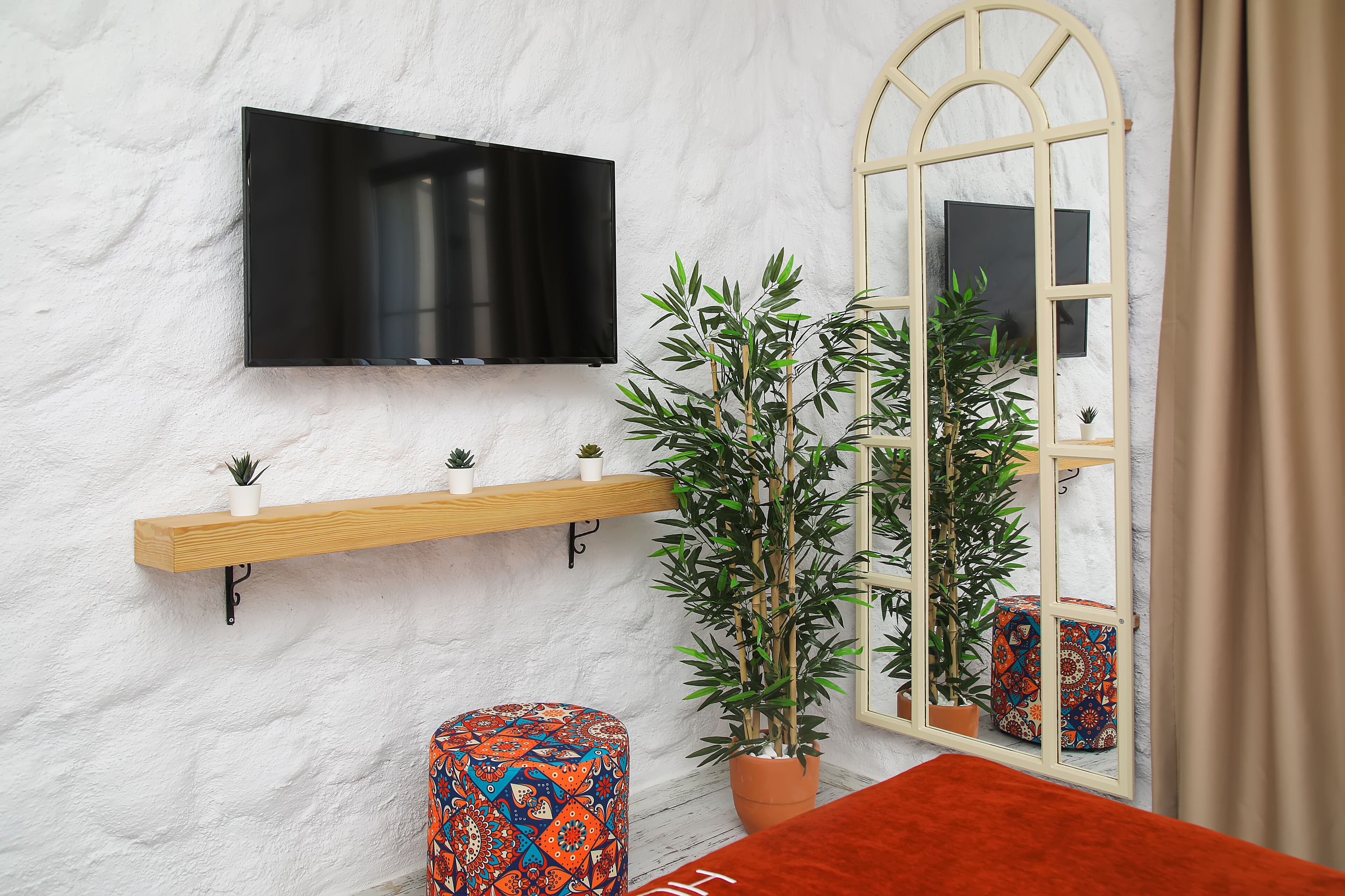 deluxe double room, 1 queen bed, partial sea view | 1 bedroom, frette italian sheets, premium bedding, down duvets