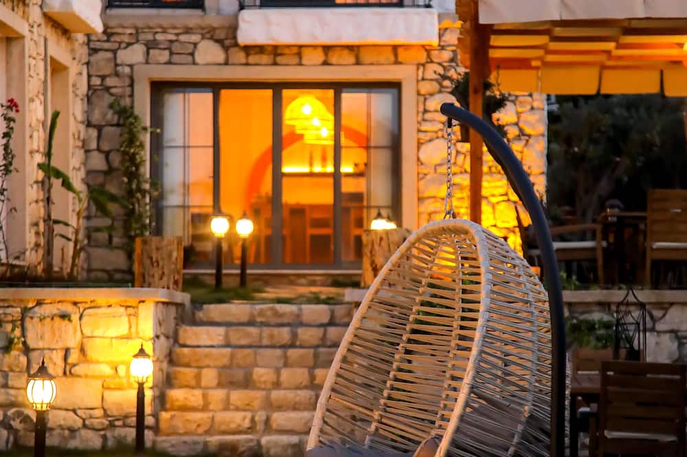 Huzurla Otel
