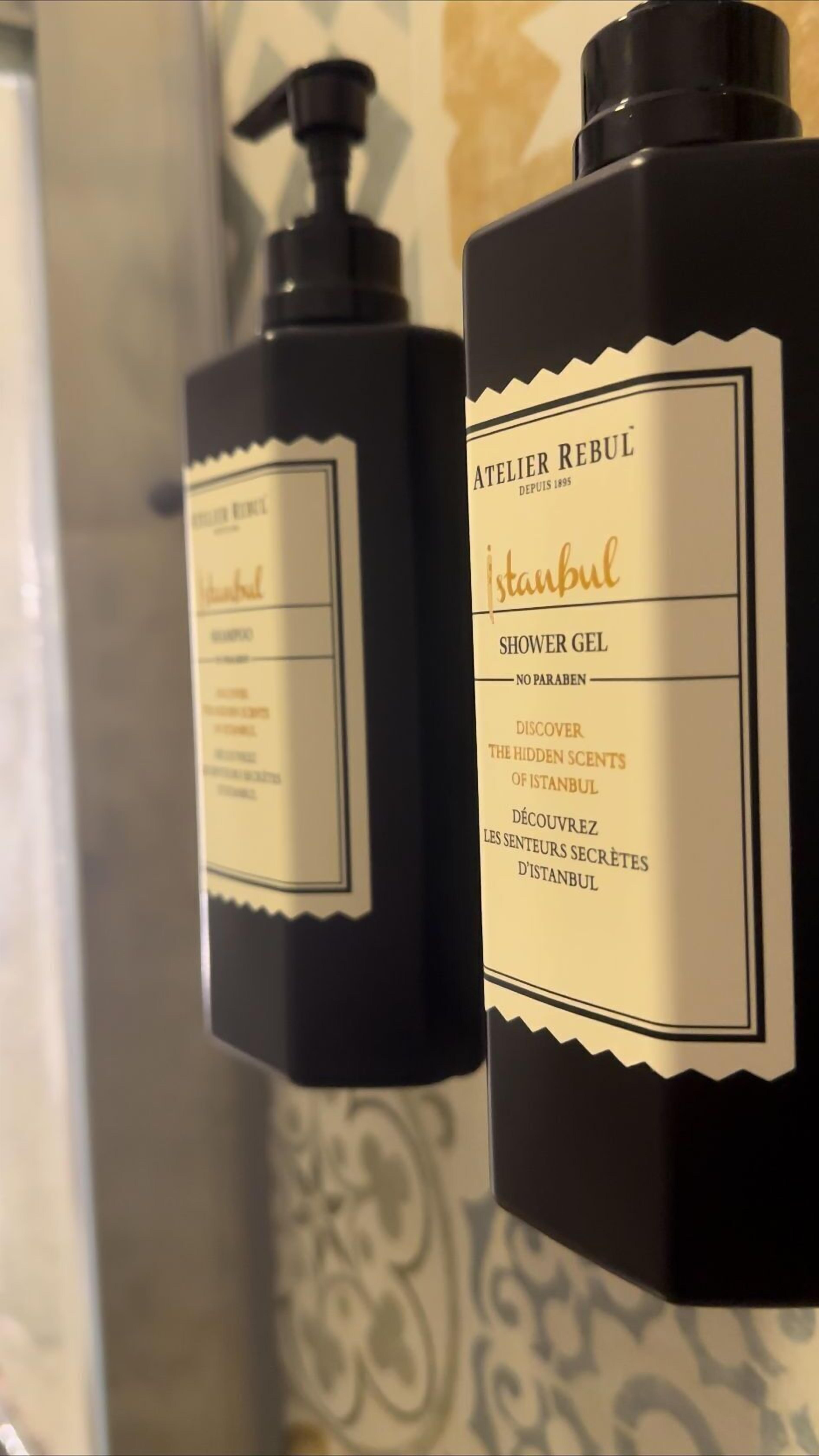 shower, rainfall showerhead, free toiletries, hair dryer