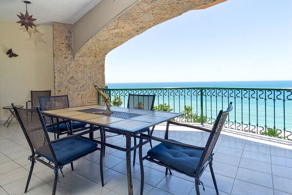 Outdoor dining - Sonoran Sea E-508 Good Times At Sea Spacious Oceanfront (Puerto Peñasco)