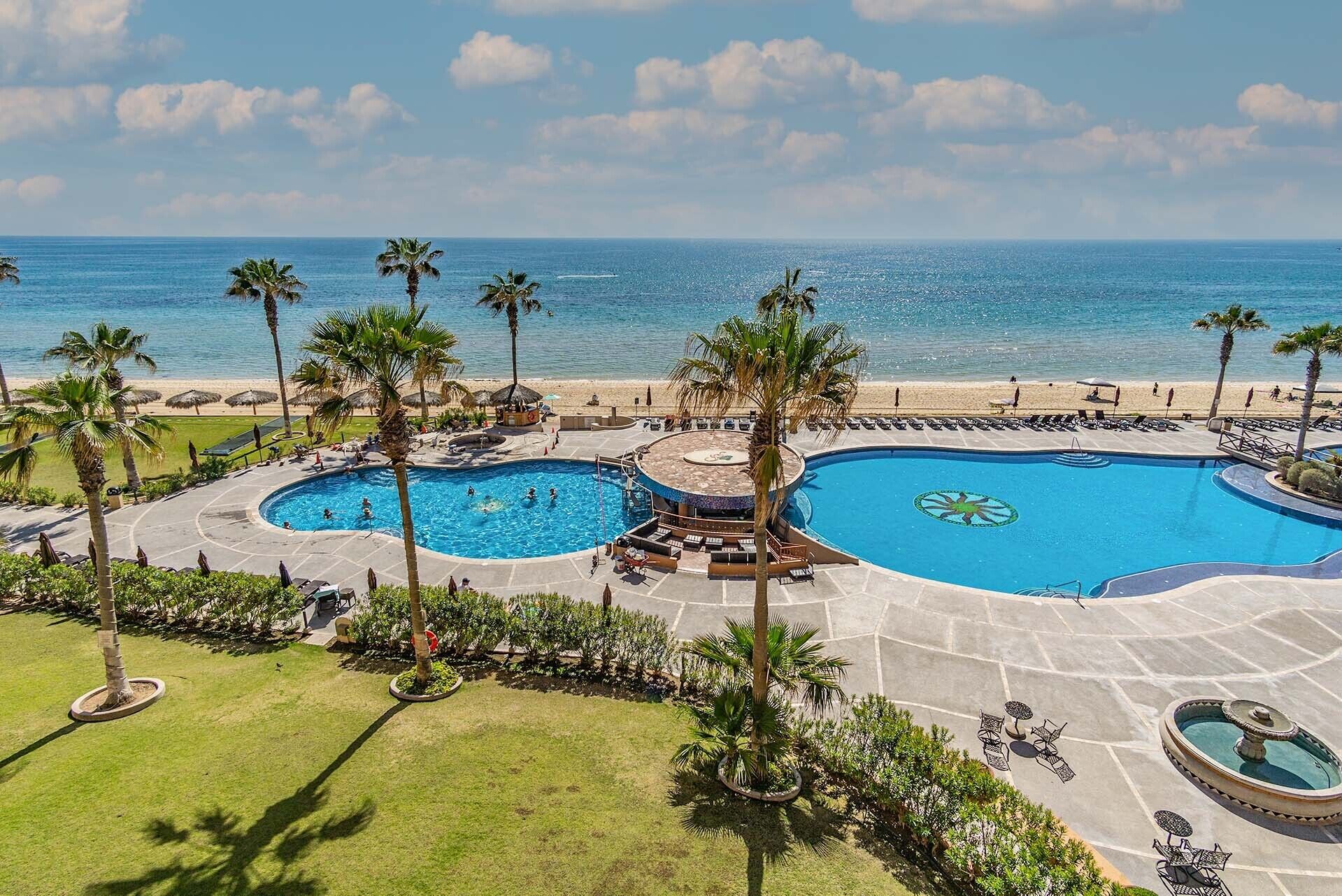 حمّام سباحة مُدفَّأ