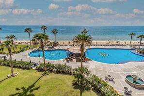 Een verwarmd zwembad