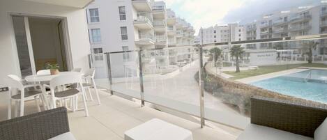 屋外ダイニングエリア