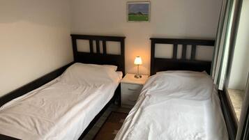 2 bedrooms, travel cot, WiFi