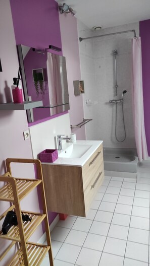 Bathtub, hair dryer, towels, toilet paper
