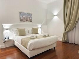 Quarto casal ou duplo júnior | Roupas de cama antialérgicas, edredons de pluma, frigobar