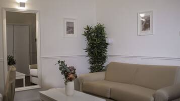 Camera familiare | Biancheria da letto ipoallergenica, copriletto in piuma, minibar