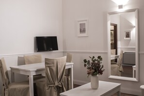 Family Room | Hypo-allergenic bedding, down duvets, minibar, in-room safe