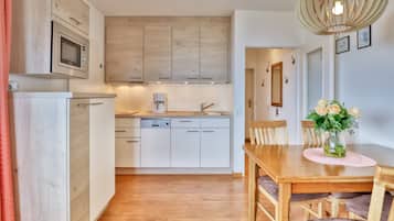 Kühlschrank, Mikrowelle, Geschirrspüler