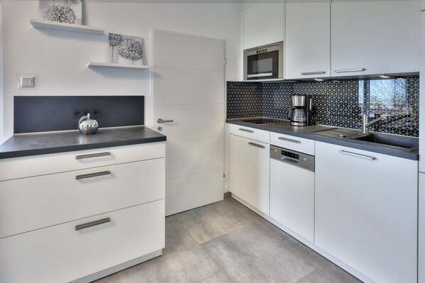 Kühlschrank, Mikrowelle, Geschirrspüler