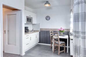 冷蔵庫、電子レンジ、コーヒー / ティーメーカー、電気ポット