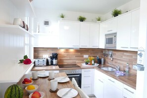 Kühlschrank, Mikrowelle, Ofen, Geschirrspüler