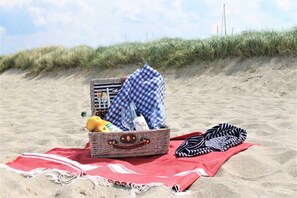 Beach nearby - The White BeachHouse - The Blue and The White BeachHouse OFC 16 (Am Salzhaff)