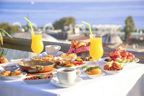 Free daily continental breakfast  - Hotel Bronte (Istanbul)