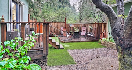California Cottage < 4 Mi to Redwood Hiking Trails