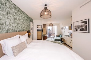 Ropa de cama de alta calidad, colchones con efecto memoria y minibar 