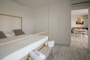 1 bedroom, desk, iron/ironing board, travel cot - Camarò Favignana - Apartment with double bedroom (Favignana)