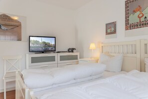 1 bedroom, iron/ironing board, free WiFi - Helle und Gemütliche Erdgeschosswohnung in Einem Doppelhaus (Harlesiel)