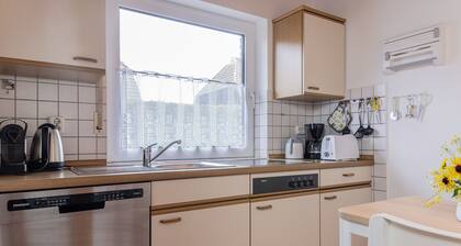 Helle und gemütliche Erdgeschosswohnung in einem Doppelhaus