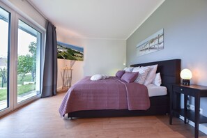 2 bedrooms, iron/ironing board, travel cot, free WiFi