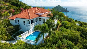 Exterior - Sea Palms 3 bed 3 1/2 bath. Private pool. 5 min. to Cruz Bay. Sunset views!!! (Cruz Bay)