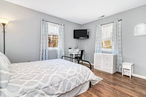 3 habitaciones, escritorio, tabla de planchar con plancha y wifi gratis