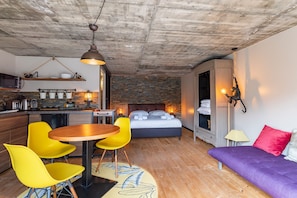 8 bedrooms, desk, iron/ironing board, free WiFi