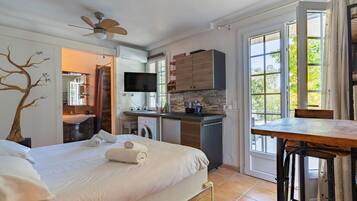 8 chambres, bureau, fer et planche à repasser, Wi-Fi gratuit
