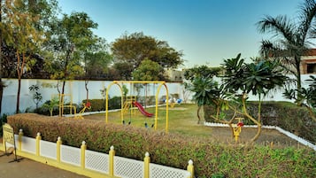 Children’s play area – outdoor