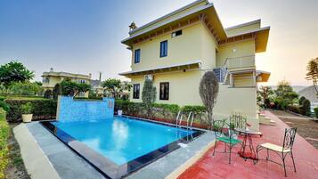 Pool Villa | Egyptian cotton sheets, premium bedding, memory-foam beds, desk