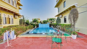 Chambre Double Majestueuse (Grand Pool Villa) | Draps en coton égyptien, literie de qualité supérieure
