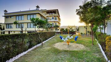 Children’s play area – outdoor