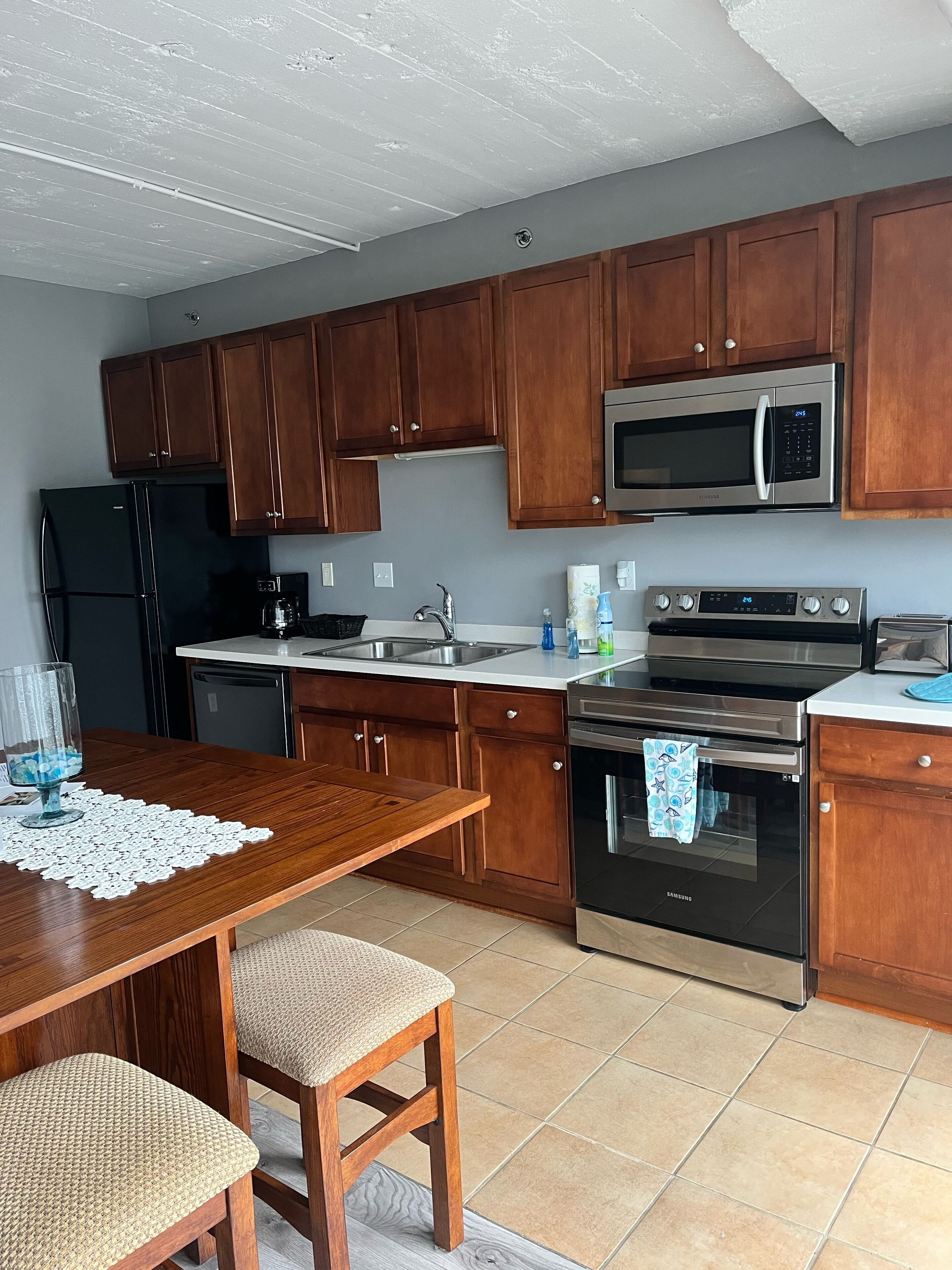 Entire spacious condo on the Water