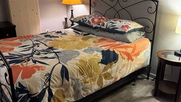 2 slaapkamers, een bureau, een strijkplank/strijkijzer, gratis wifi