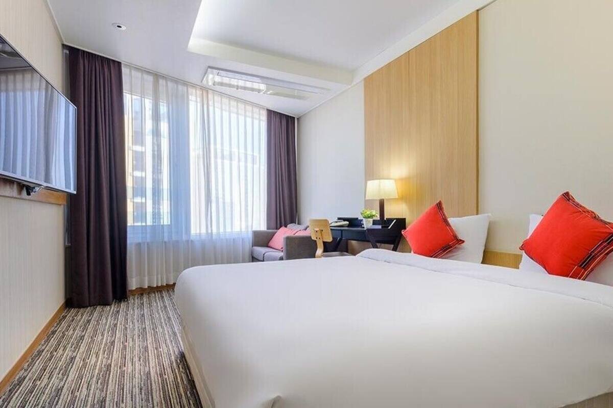 Hypo-allergenic bedding, down duvets, desk, laptop workspace