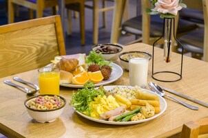 Daily buffet breakfast for a fee