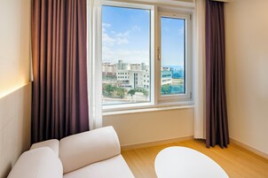 Habitación Premier doble, 1 habitación, no fumadores, vistas a la ciudad | Ropa de cama hipoalergénica, edredones de plumas, mobiliario individual