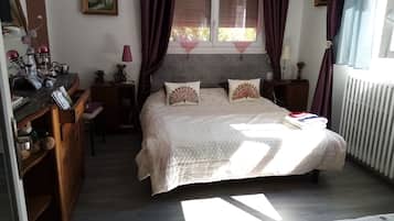 1 bedroom, free WiFi, bed sheets