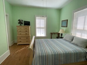 2 slaapkamers, een bureau, een strijkplank/strijkijzer, gratis wifi