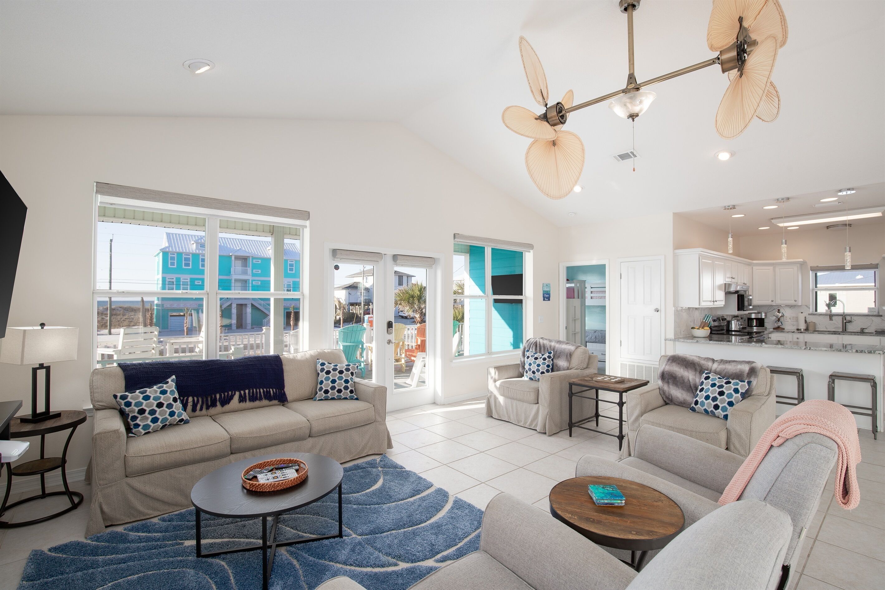 Téléviseur connecté, jeux vidéo, table de baby-foot, livres