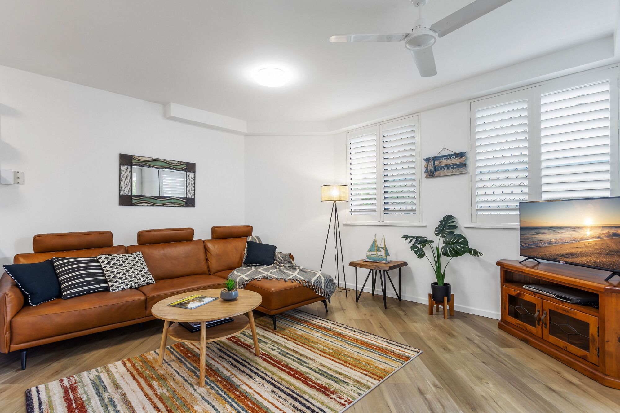 Modern Apartment 5 min to Beach with Pool and Gym