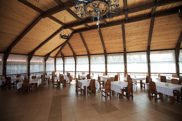 Restaurant - Park-Hotel Maple grove (Abashevskiy)
