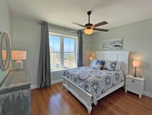 4 bedrooms, iron/ironing board, free WiFi, bed sheets - Stunning, Upscale 4 bed, 3 bath Townhome at Calle Bonita! (Pensacola Beach)