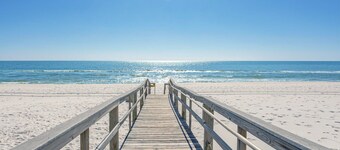 Stunning, Upscale 4 bed, 3 bath Townhome at Calle Bonita!