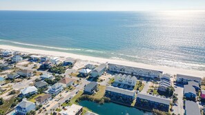 On the beach - Stunning, Upscale 4 bed, 3 bath Townhome at Calle Bonita! (Pensacola Beach)