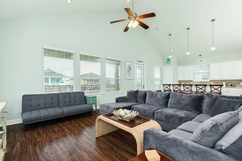 Blue Swordfish - Every Bedroom a Suite, Beach Home!