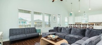 Blue Swordfish - Every Bedroom a Suite, Beach Home!