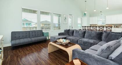 Blue Swordfish - Every Bedroom a Suite, Beach Home!