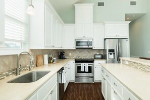 Fridge, microwave, oven, stovetop - Every Bedroom a Suite-Comfort & Privacy by Beach! (Surfside Beach)