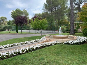 Property grounds - Flat in Mougins with well-kept garden (Mougins)